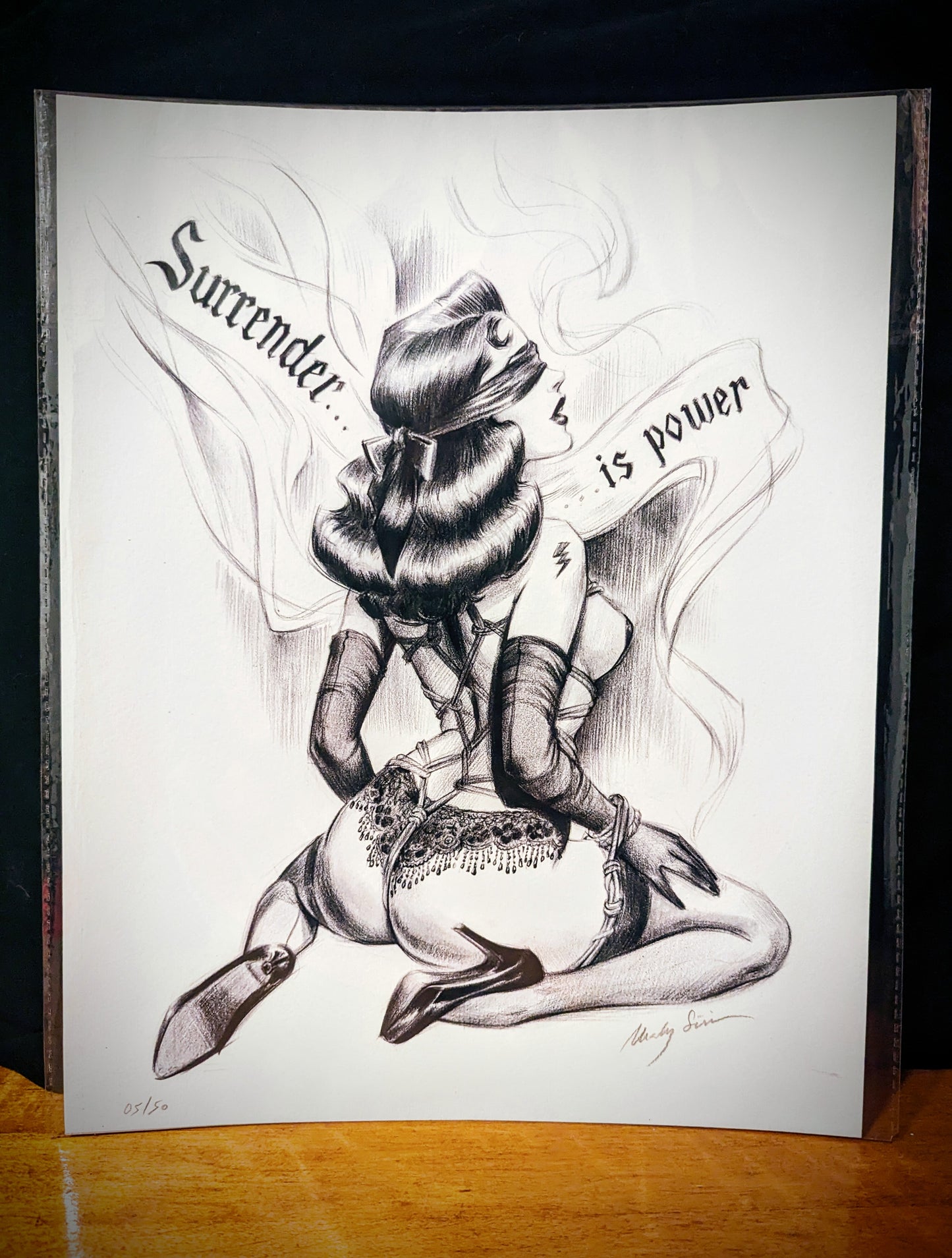 Impression numérotée et signée "Surrender is Power" - Femporium